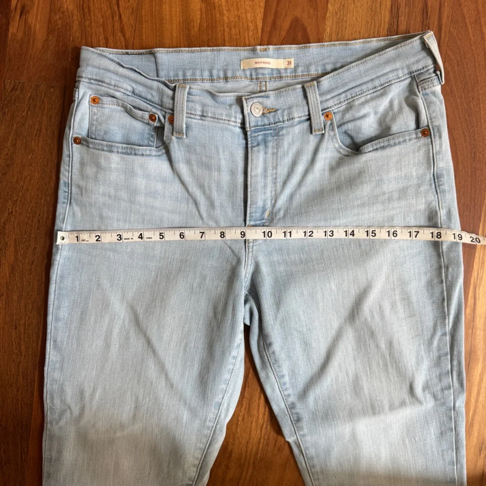 Levi's‎ Jeans Women's Light Wash Boyfriend Stretchy Jeans Size 31